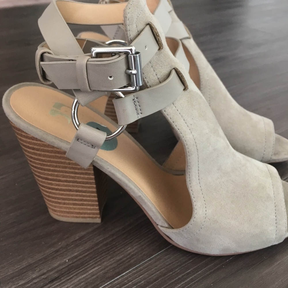 BRAND NEW gray booties